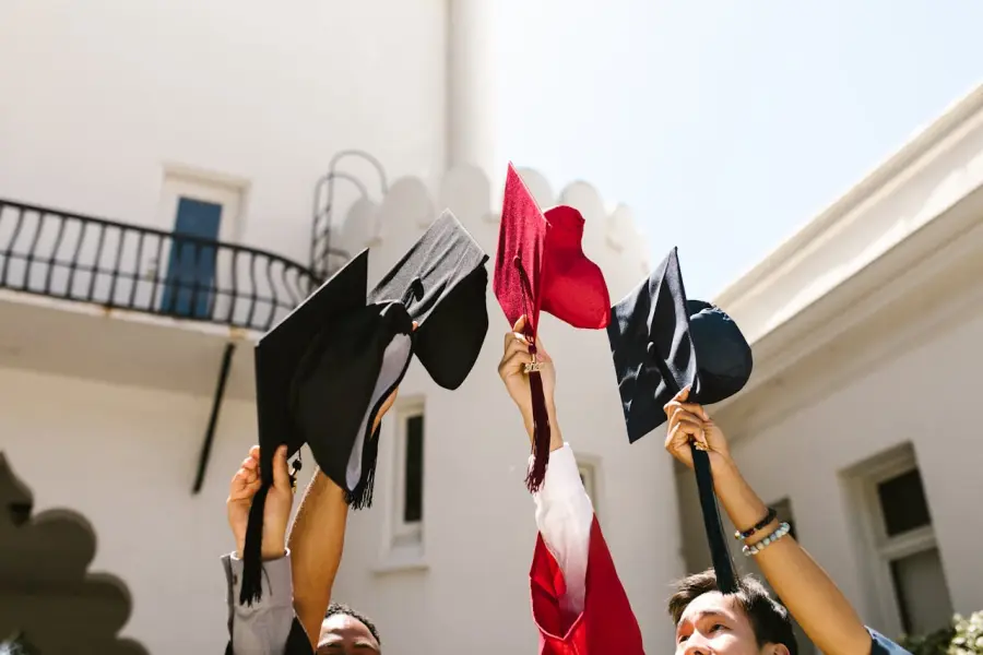 Brindare al diploma: perché festeggiare la laurea con vista è più bello