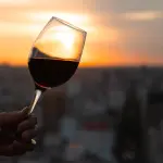 Dalla scelta del menù al brindisi al tramonto: tutti i dettagli per una serata indimenticabile